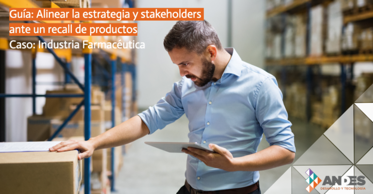 Quimico farmacéutico efectuando control de productos devueltos